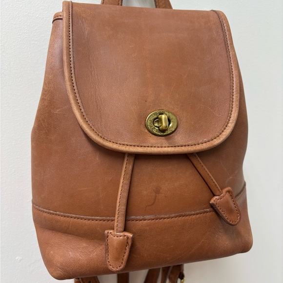 Vintage Coach 9960 Turn-lock Drawstring Daypack in Brown Leather - Picture 2 of 11